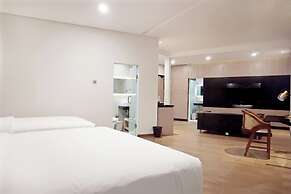 Spot 43 Cafe and Hotel
