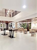 Spot 43 Cafe and Hotel
