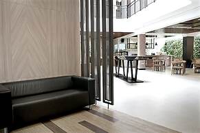 Spot 43 Cafe and Hotel