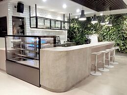 Spot 43 Cafe and Hotel