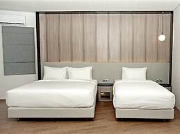 Spot 43 Cafe and Hotel