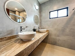 Makeva Condos - Near Malecon