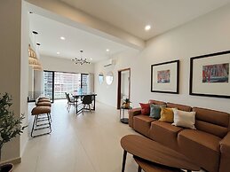Makeva Condos - Near Malecon