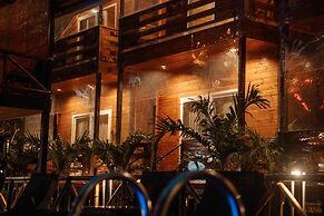 Tranquillo By The Beach - Luxury Wooden