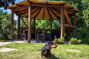 Nora Guest House