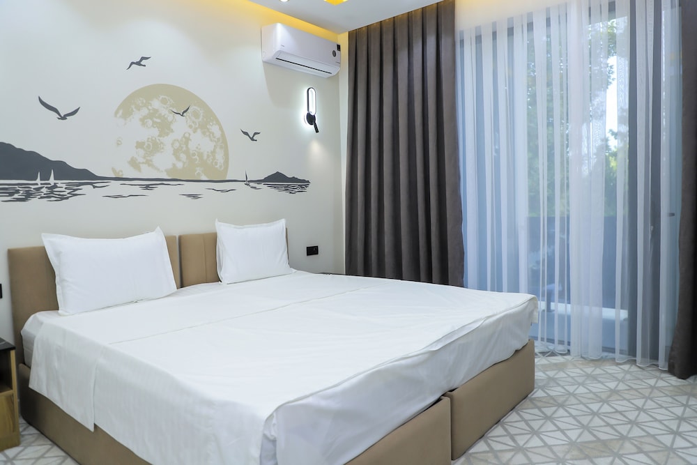 Rich Land Hotel