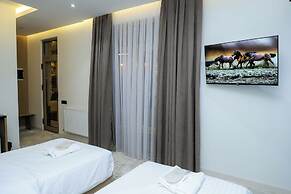 Rich Land Hotel