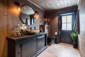 Cabin With Jacuzzi on Lifjell