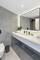 Zeluxe Suite Hotel