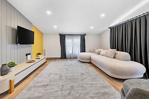 Zeluxe Suite Hotel