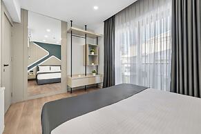 Zeluxe Suite Hotel