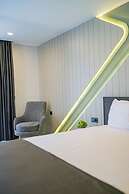 Zeluxe Suite Hotel