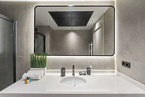 Zeluxe Suite Hotel