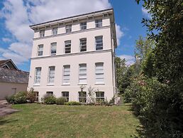 Flat 2 Battledown Grange