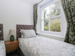 Flat 2 Battledown Grange