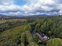 Highland Comfort With Mountain Views