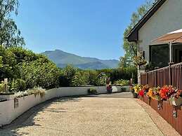 Highland Comfort With Mountain Views