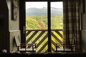 Highland Comfort With Mountain Views