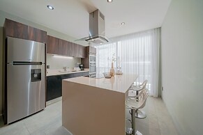 1 Br Condo with Rooftop Pool & Bar - IT