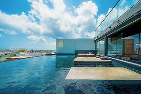 1 Br Condo with Rooftop Pool & Bar - IT