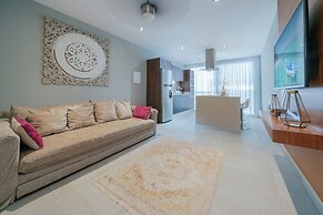 1 Br Condo with Rooftop Pool & Bar - IT