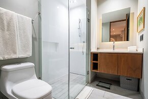 1 Br Condo with Rooftop Pool & Bar - IT