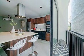1 Br Condo with Rooftop Pool & Bar - IT