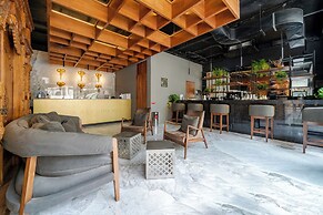 1 Br Condo with Rooftop Pool & Bar - IT