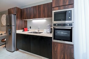 1 Br Condo with Rooftop Pool & Bar - IT