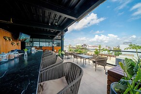 1 Br Condo with Rooftop Pool & Bar - IT