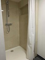 10 Bed Flat - Sleeps 20 - Pets - Parking - Wifi