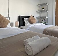 10 Bed Flat - Sleeps 20 - Pets - Parking - Wifi