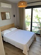 Loris Rooms