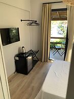 Loris Rooms