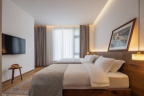 Yunfu Mid Hill Resort Hotel