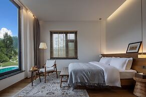 Yunfu Mid Hill Resort Hotel