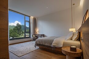 Yunfu Mid Hill Resort Hotel