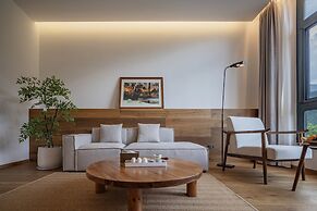 Yunfu Mid Hill Resort Hotel