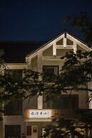 Yunfu Mid Hill Resort Hotel