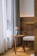 Yunfu Mid Hill Resort Hotel