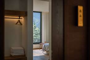 Yunfu Mid Hill Resort Hotel