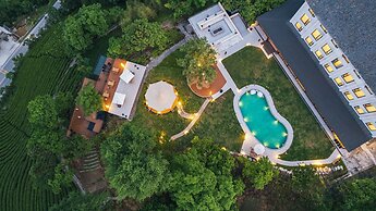 Yunfu Mid Hill Resort Hotel