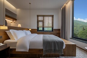 Yunfu Mid Hill Resort Hotel