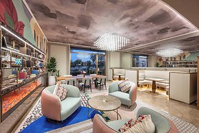 Mercure Nantong Suxitong Riverside