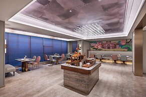 Mercure Nantong Suxitong Riverside