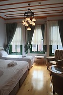 3 floor history mansion