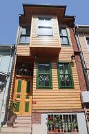 3 floor history mansion