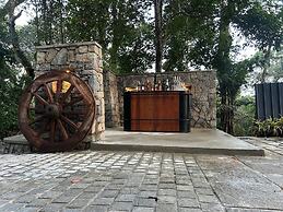 Hillscape Resort