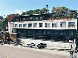 Creative Restart Hotel