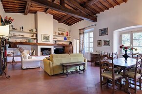 Farinata Apartment by Mamo Florence
